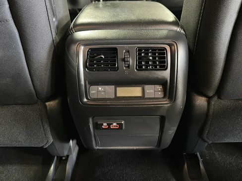 Used 2020 Nissan Pathfinder S AWD/4WD image 22