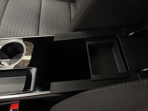 Used 2025 Chevrolet Equinox LT w/ Safety and Technology Package image 16