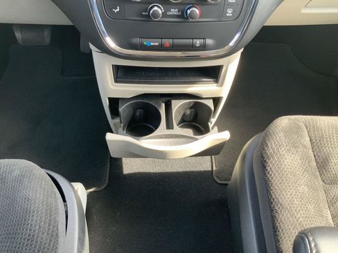 Used 2019 Dodge Grand Caravan SE w/ UConnect Hands-Free Group FWD image 37
