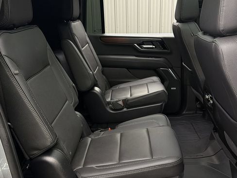 Used 2025 GMC Yukon XL Denali w/ Sun & Power Step Package AWD/4WD image 38