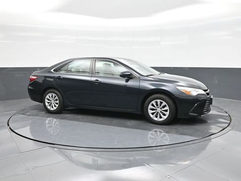 Used 2016 Toyota Camry LE image 17