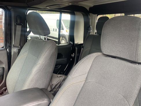 Certified 2024 Jeep Gladiator Sport image 9