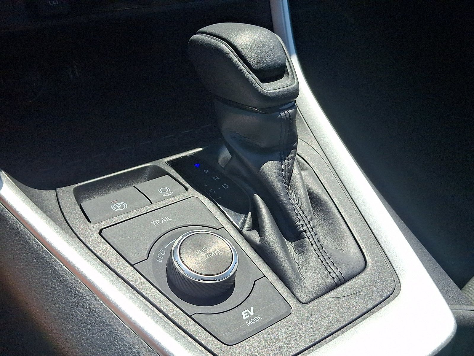 Used 2023 Toyota RAV4 XLE AWD/4WD image 16