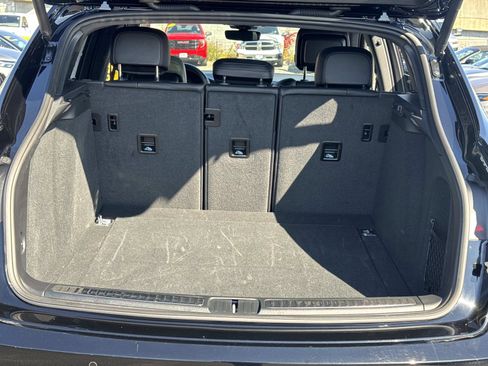 Used 2024 Porsche Macan image 15