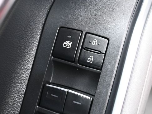 Used 2023 Toyota Highlander Limited image 13