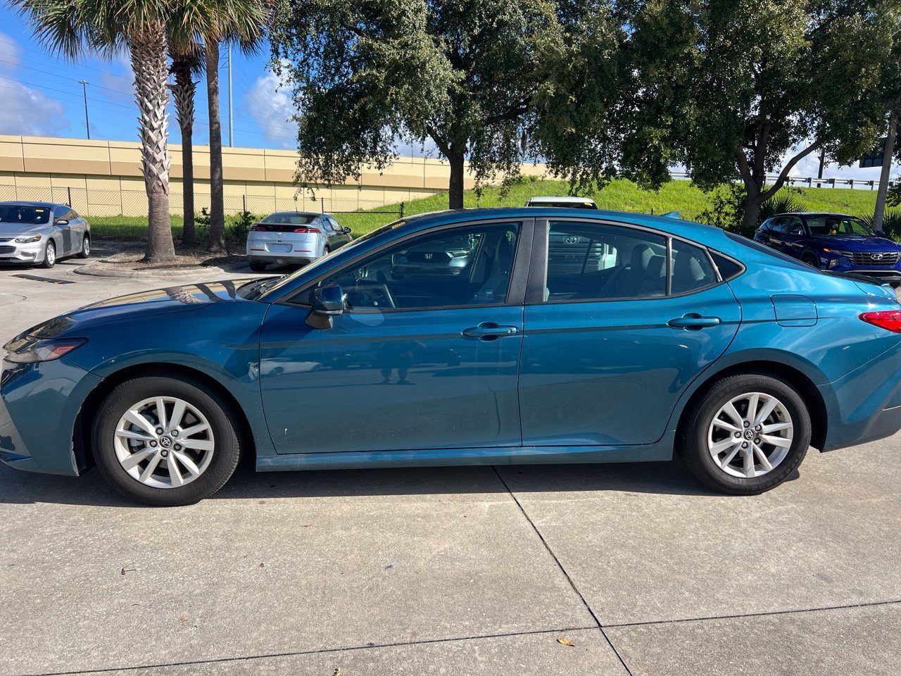 Used 2025 Toyota Camry LE w/ Convenience Package FWD image 2