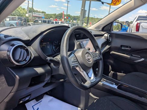 Used 2024 Nissan Kicks SV FWD image 13