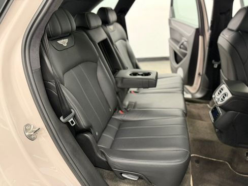 Used 2019 Bentley Bentayga AWD/4WD image 44