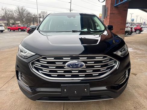 Used 2019 Ford Edge Titanium w/ Cold Weather Package image 3