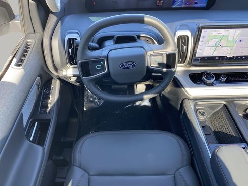 New 2025 Ford Expedition Active image 13