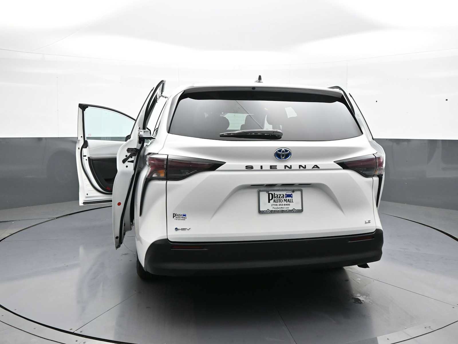 Certified 2025 Toyota Sienna LE FWD image 47