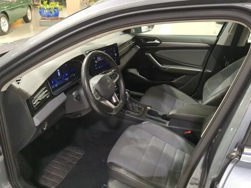 Used 2025 Volkswagen Jetta SE FWD image 16