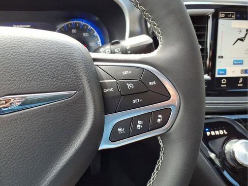 New 2026 Chrysler Pacifica Select AWD/4WD image 23