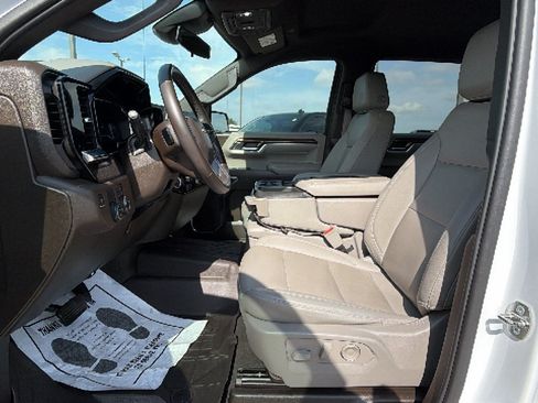 Used 2023 Chevrolet Silverado 1500 LT w/ Leather Package RWD image 9