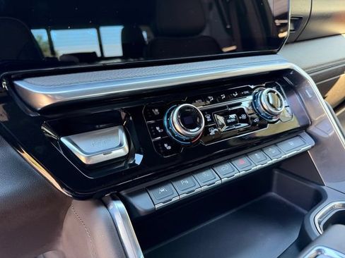 Used 2023 GMC Sierra 1500 Denali w/ Denali Reserve Package AWD/4WD image 17