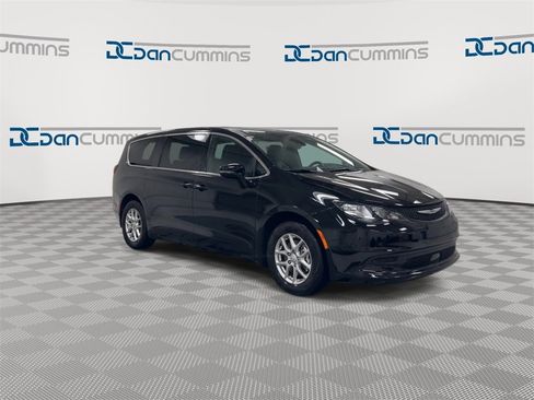 New 2025 Chrysler Voyager LX image 2