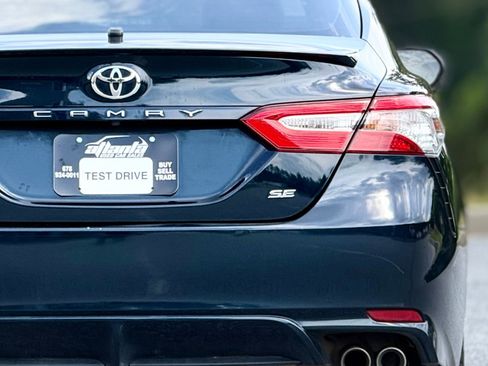 Used 2019 Toyota Camry SE FWD image 17