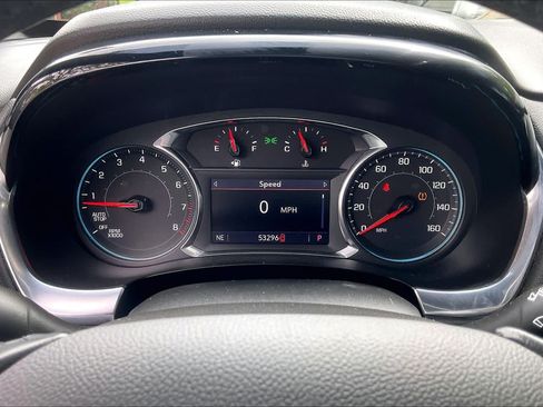 Used 2022 Chevrolet Traverse LT FWD image 21