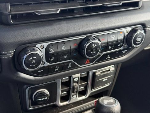 Certified 2025 Jeep Wrangler Unlimited Sahara AWD/4WD image 20