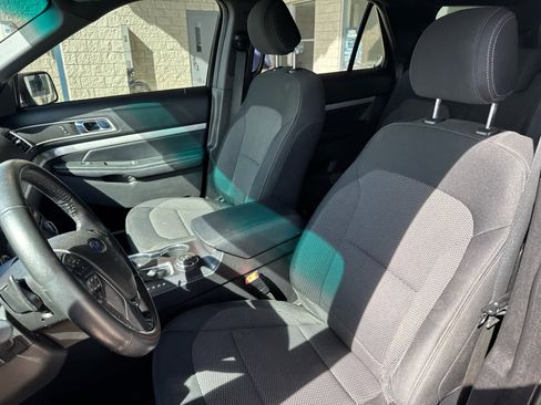 Used 2017 Ford Explorer XLT w/ Equipment Group 201A image 13