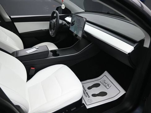 Used 2021 Tesla Model Y 2WD image 31
