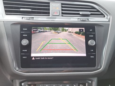 Used 2018 Volkswagen Tiguan SE FWD image 23