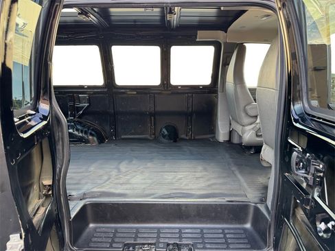 Used 2017 Chevrolet Express 2500 image 19