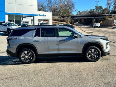 New 2026 Chevrolet Traverse LT image 2