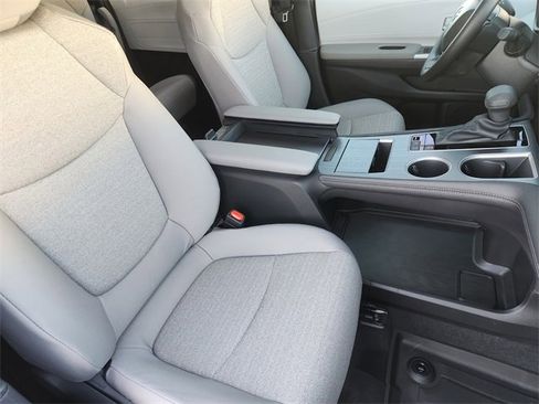 New 2026 Toyota Sienna LE image 10