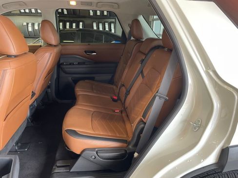 Certified 2023 Nissan Pathfinder Platinum w/ Cargo Package AWD/4WD image 18