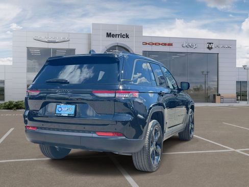 Used 2026 Jeep Grand Cherokee Limited w/ Limited Altitude Package AWD/4WD image 6