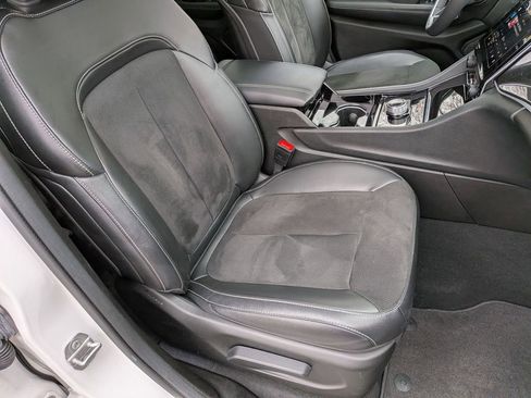 Used 2023 Jeep Grand Cherokee Altitude image 26