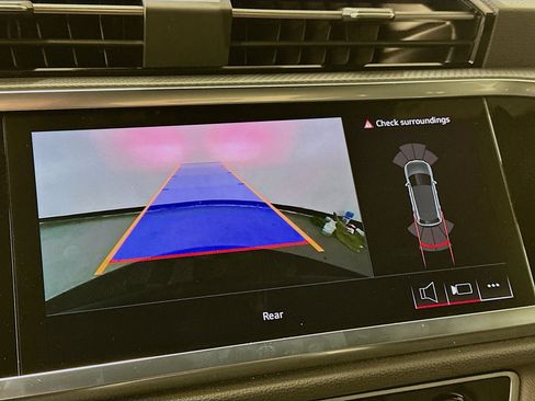 Used 2025 Audi Q3 2.0T Premium image 22