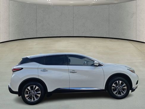 Used 2018 Nissan Murano S image 4