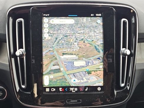 Certified 2023 Volvo XC40 B5 Plus w/ Climate Package image 7