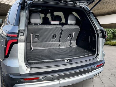 New 2026 Chevrolet Traverse Z71 w/ Driver Confidence Package image 5