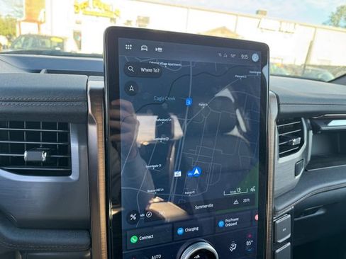 Used 2023 Ford F150 Lightning Lariat image 18