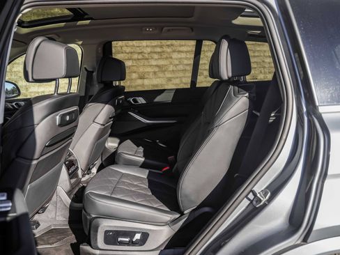 Used 2024 BMW X7 xDrive40i w/ Premium Package image 21