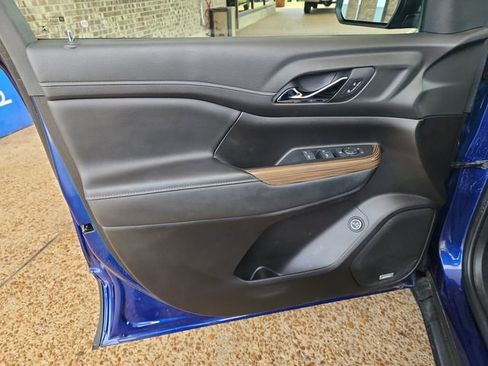 Used 2023 GMC Acadia SLE w/ Driver Convenience Package AWD/4WD image 9