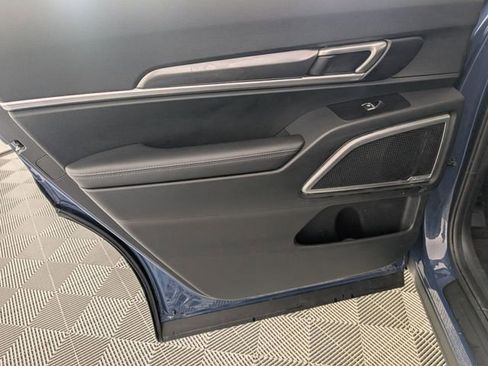 Used 2025 Kia Telluride S image 29