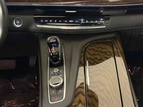 Used 2023 Cadillac Escalade Sport Platinum w/ LPO, ONYX Package AWD/4WD image 17