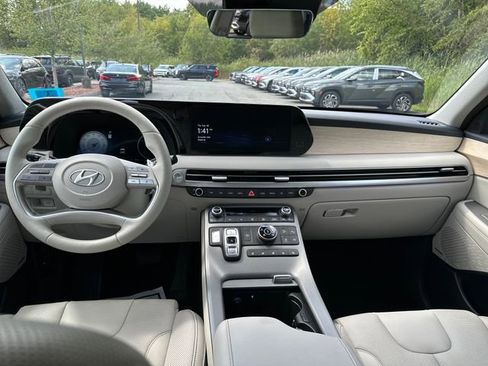 Used 2024 Hyundai Palisade Limited image 12