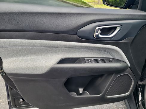 Used 2022 Jeep Compass Latitude FWD image 18