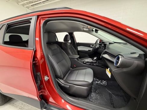 Certified 2024 Chevrolet Trax LT FWD image 28