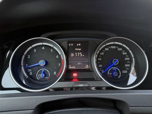 Used 2017 Volkswagen Golf R 4-Door image 9