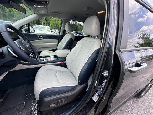 New 2026 Kia Carnival EX FWD image 25