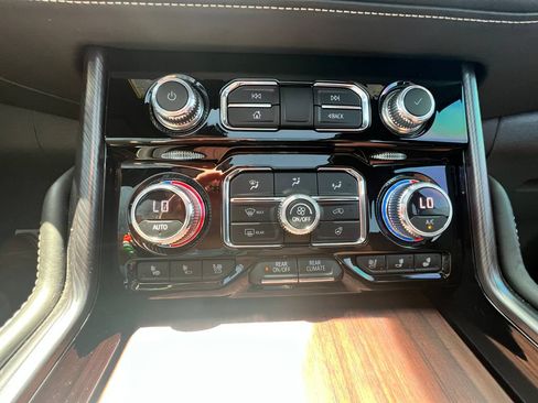 Used 2023 GMC Yukon Denali Ultimate AWD/4WD image 29