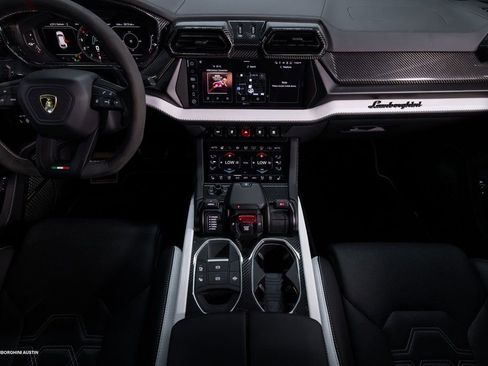 Used 2025 Lamborghini Urus SE image 31