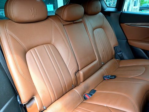 Used 2019 Maserati Levante image 18