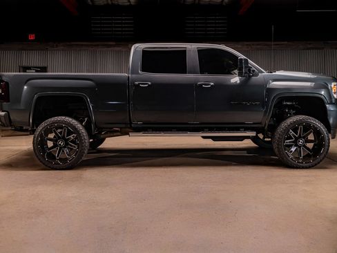 Used 2017 GMC Sierra 2500 Denali w/ Duramax Plus Package AWD/4WD image 10